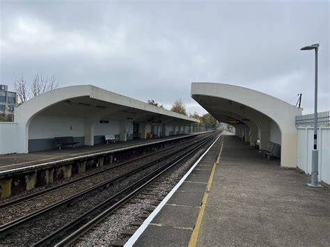 Tolworth railway station 